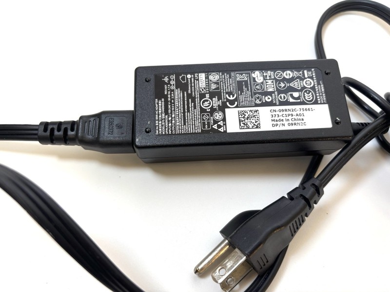 Dell Inspiron 3135 Laptop AMD A6 11.6” Not Working For Parts Repair w/ Charger gallery