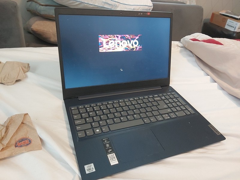 Lenovo IdeaPad 3i 15.6'' (1TB SSD Intel Core i5-10210U 1.3GHz 20GB RAM) Laptop gallery