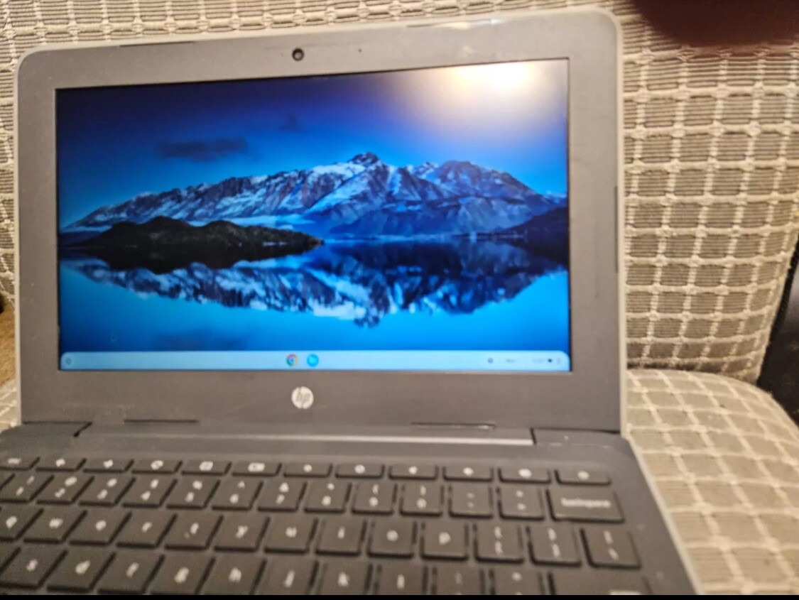 HP Chromebook 11 G7 EE ***Works Great*** Tough & NICE!! gallery