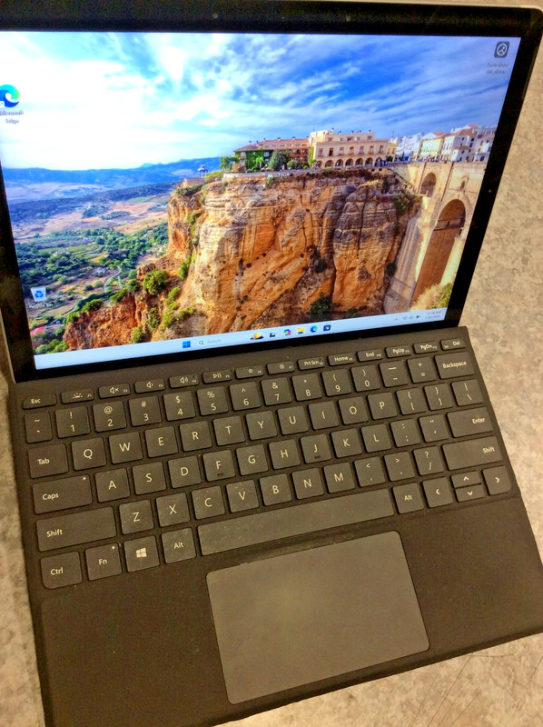 Microsoft Surface Go 2 1926 (10.5", Intel m3 8100Y, 4GB, 64GB Win 11 NO Chg gallery
