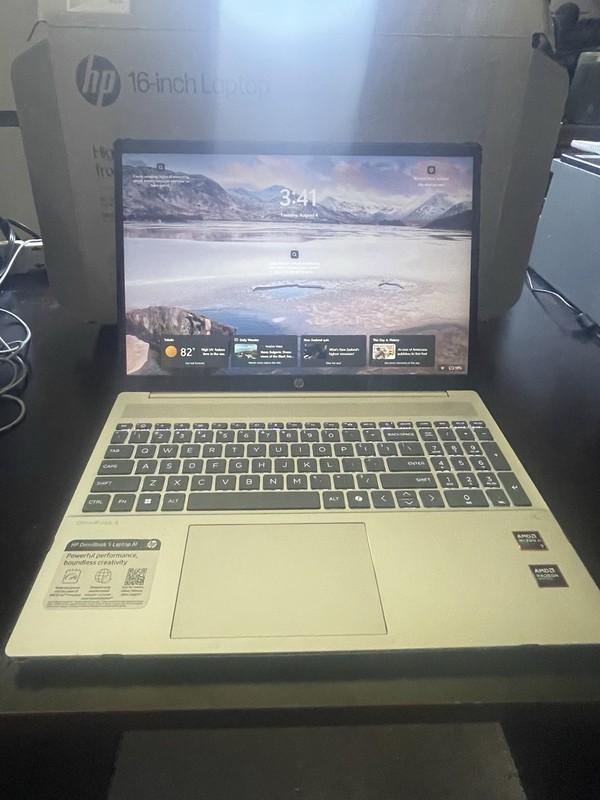 HP Omnibook 5 16 inch Laptop AMD Ryzen 7 AI PC 16GB RAM 512GB SSD gallery