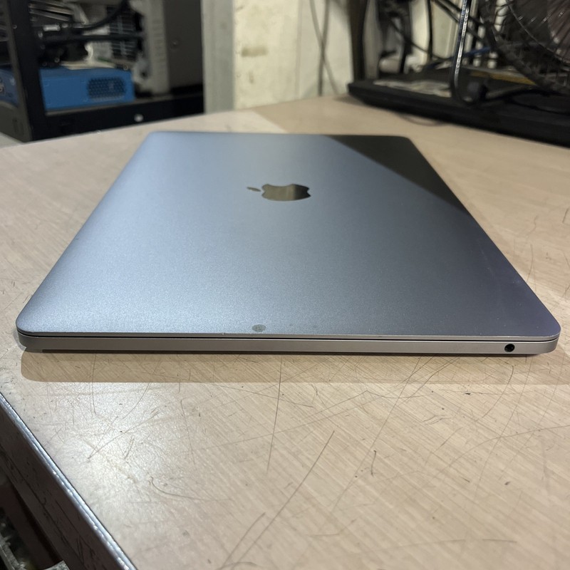 APPLE MACBOOK PRO 13" MID-2017 CORE I5-7360U 2.3GHZ 8GB RAM NO HD gallery