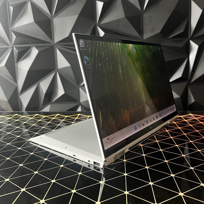 HP EliteBook x360 1040 G8 14" FHD Touch Intel i7-1185G7 16GB RAM 256GB SSD W11P gallery