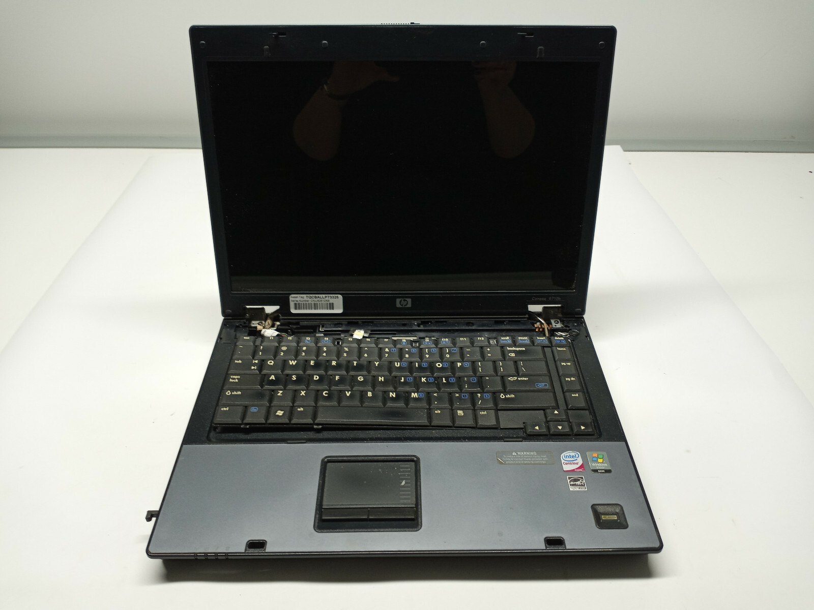 HP 6710b Laptop NO Ram/CPU/HDD/Caddy/Battery/Back Cover FOR PARTS gallery
