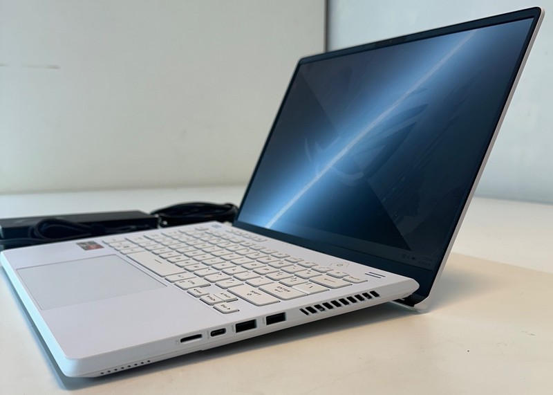 ASUS ROG Zephyrus G14 GA402RJ Ryzen 9 6900HS RX 6700S 16GB 1TB SSD gallery