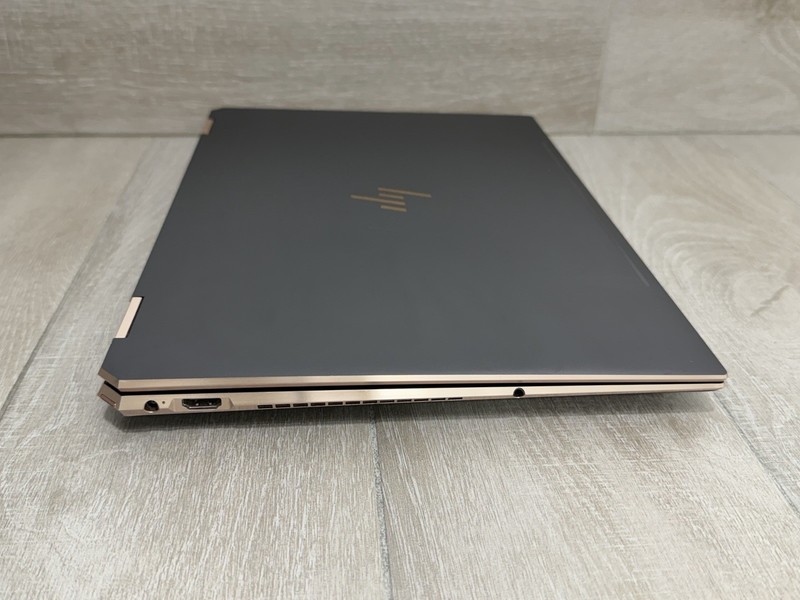 HP Spectre 15-DF1033DX 15.6" 4K Touch Core i7-10510U GeForce MX250 8GB RAM 512GB gallery
