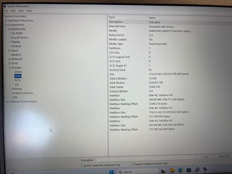 Dell Latitude 5501 Intel Core i5-9400H 4 GB 128GB SSD 15.6" gallery