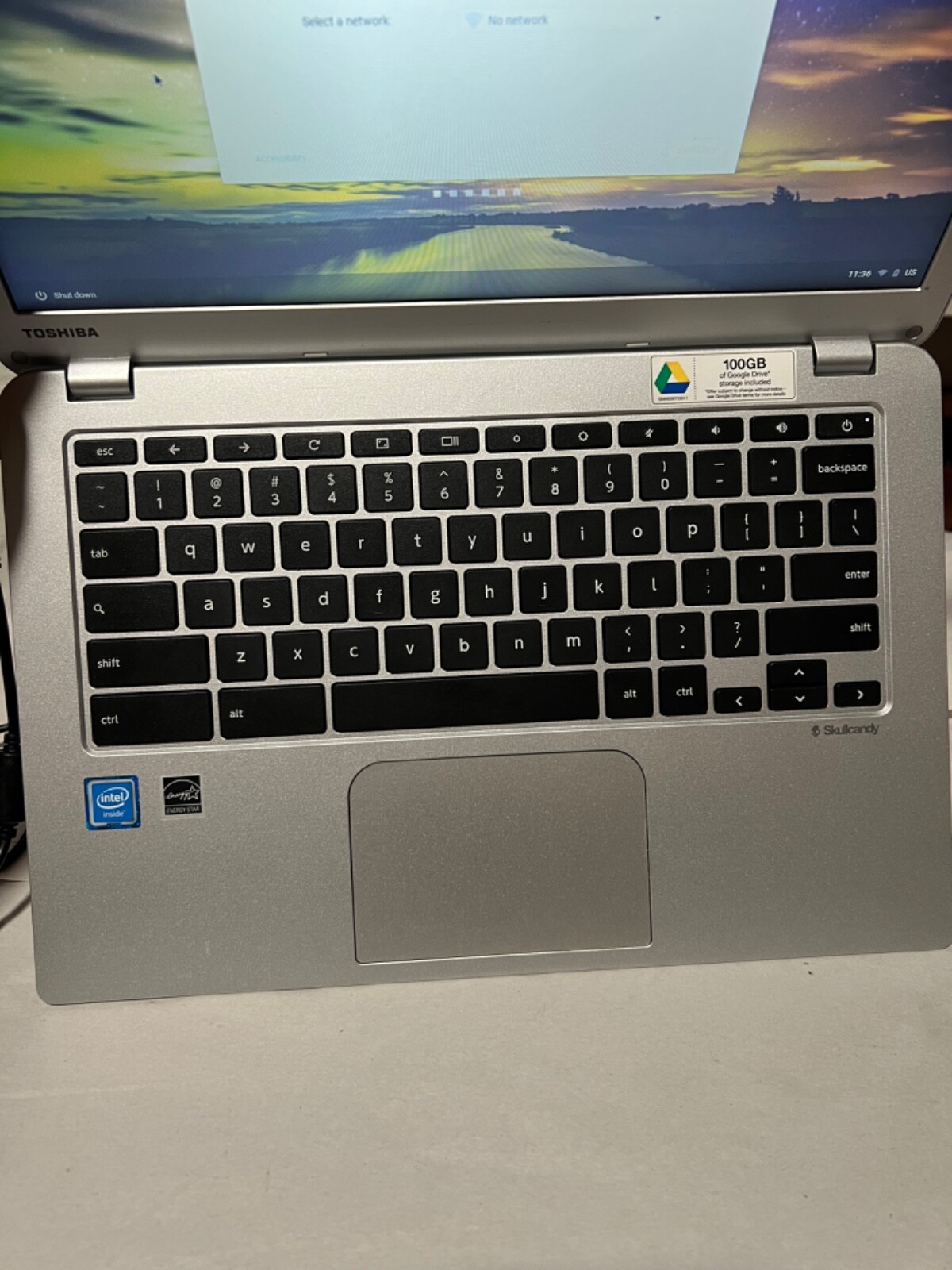 Toshiba Chrombook 2 cb35-b3330 for parts or repair gallery