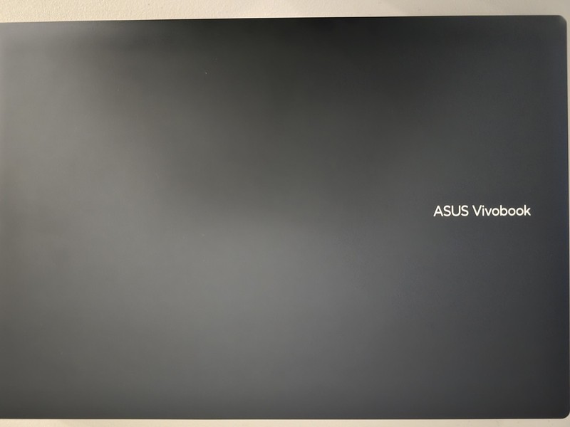 ASUS Vivobook 18 M1807H 18" AMD Ryzen 7 260 32GB DDR5 1TB SSD Windows 11 Home gallery