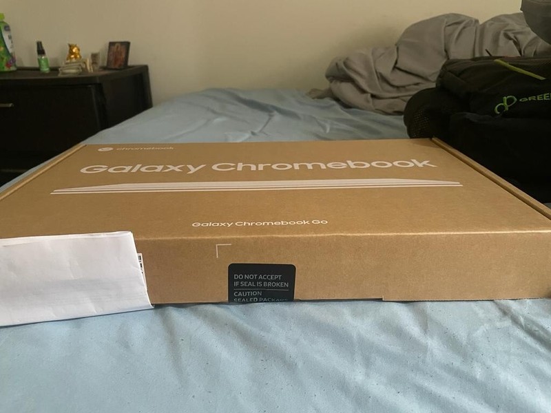 Galaxy Chromebook Go 14", LTE, 32GB, Silver (Unopened) gallery