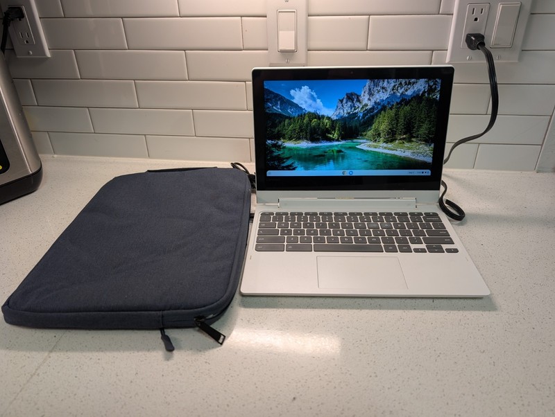 Lenovo Chromebook C330 11.6" Touchscreen 2-in-1 (81HY0001US) 32GB 4GB - White gallery