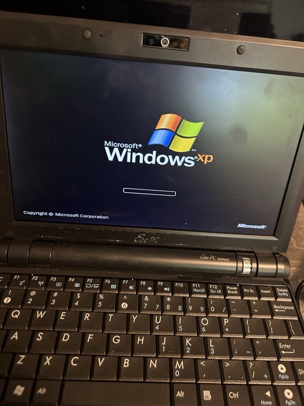 ASUS Eee PC 900sd Vintage Netbook – Windows XP – PARTS OR REPAIR gallery