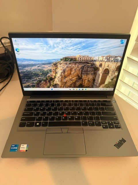 Lenovo E14 Gen 4 i5-1235U 256GB SSD 16GB RAM (Charger Included)