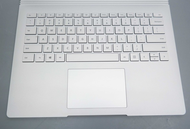 Microsoft Surface Book 2 13.5" Intel Core i5 8GB 256GB - Silver ISSUE gallery