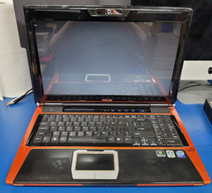Asus ROG Republic of Gamers G50V Core 2 Duo T5750 4GB RAM 200 GB HDD No O/S