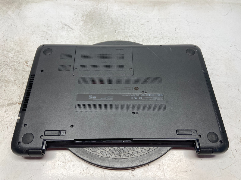 HP 15-F004DX AMD E1-2100 1000MHz 8 GB NO HDD gallery