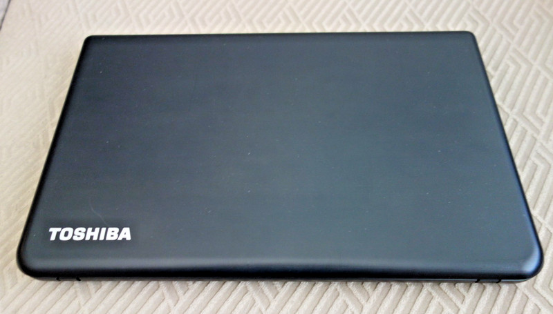 Toshiba Satellite C55-A5300 Laptop Win 10 HD TrueBrite Display HDMI USB 3 DVDRW gallery