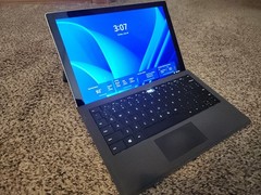 CRAiCKED SCREEN-TOUCH STILL WORKS-MISSING F7 KEY- Surface Pro 5 -WINDOWS 11