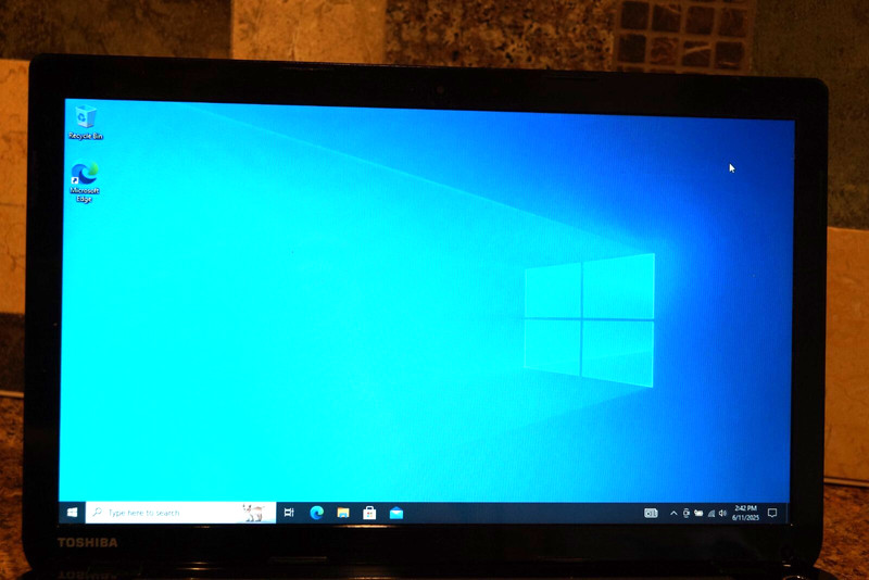 22H2 Version WIN 10PRO Toshiba L55-A5284 Gen3 i5@1.80GHz,8GB RAM,700GB HDD gallery