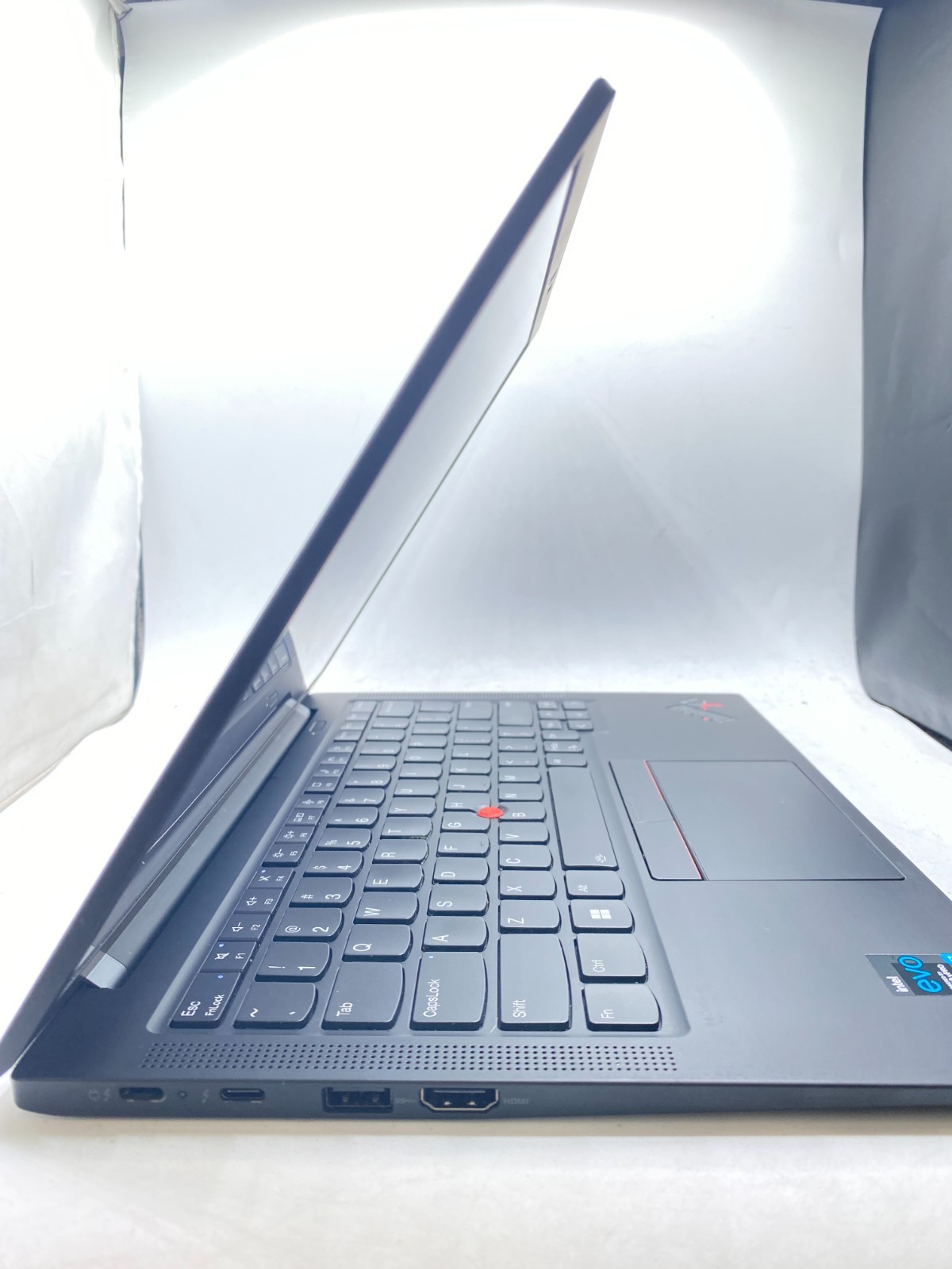 Lenovo ThinkPad X1 Carbon Gen 9 14" Touch Intel i7-1185G7 16GB RAM 512GB SSD gallery