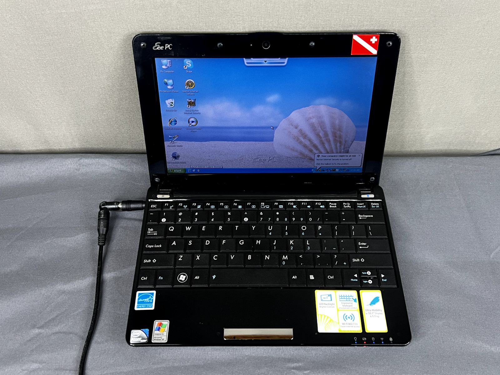 ASUS Eee PC 1005HA Netbook Atom N270 1GB RAM 160GB HDD Windows XP Home gallery