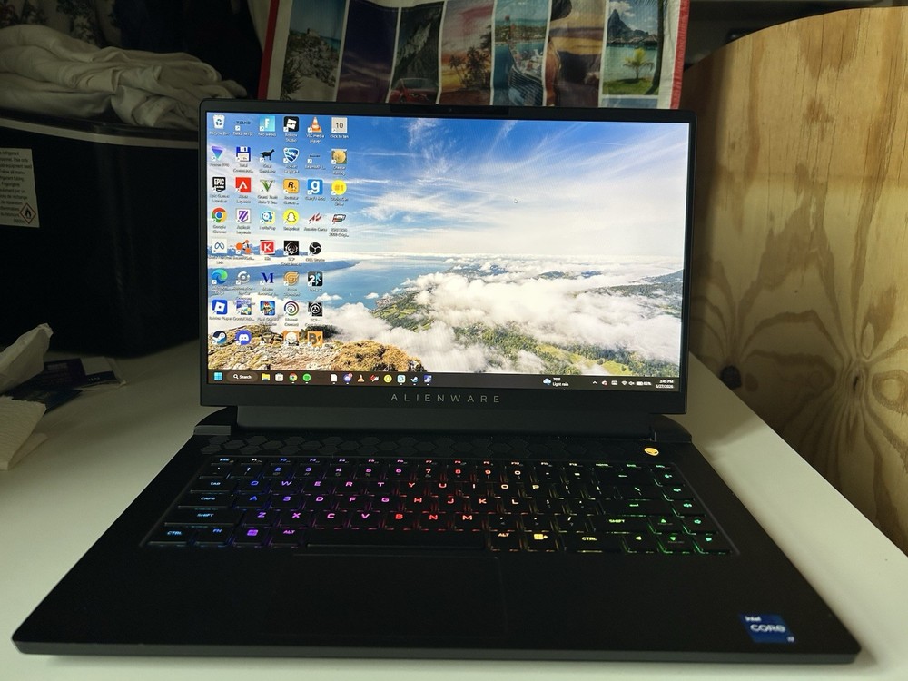 Alienware m15 R7 15" i7-12700H 16GB 1TB NVMe RTX 3070 Ti 360Hz Win11