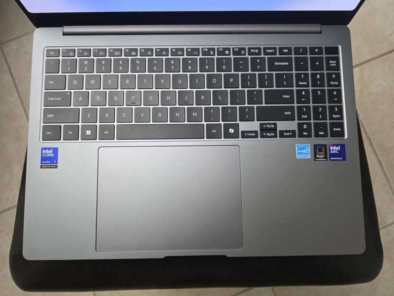 Samsung Galaxy Book5 Pro 16" AMOLED Touch Intel Ultra 7 256V 16gb 1tb Laptop gallery
