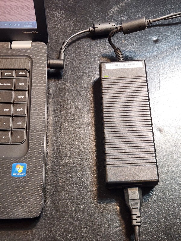 Compaq Presario CQ56 Intel Celeron 900 2.2GHz 2 GB RAM With Charger gallery