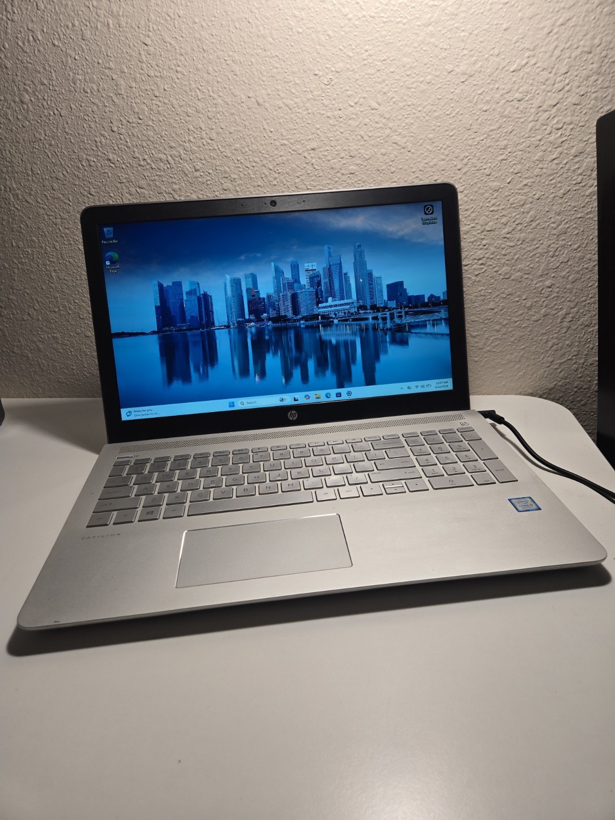 HP Tscr15,6/ i5-8250u/ 8Gb/ ssd 127Gb/Camera/../ Battery Is BAD, NO AC #12 gallery