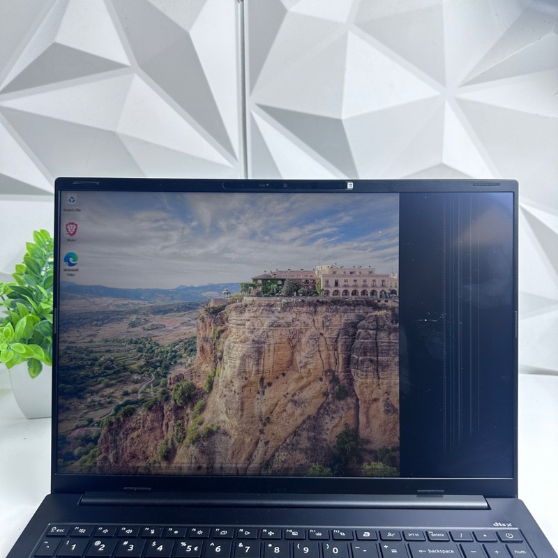 Acer Swift Go 16 AI 16" Ryzen AI 9 465, 32GB, 1TB, Radeon 880M -DEFECTIVE SCREEN gallery