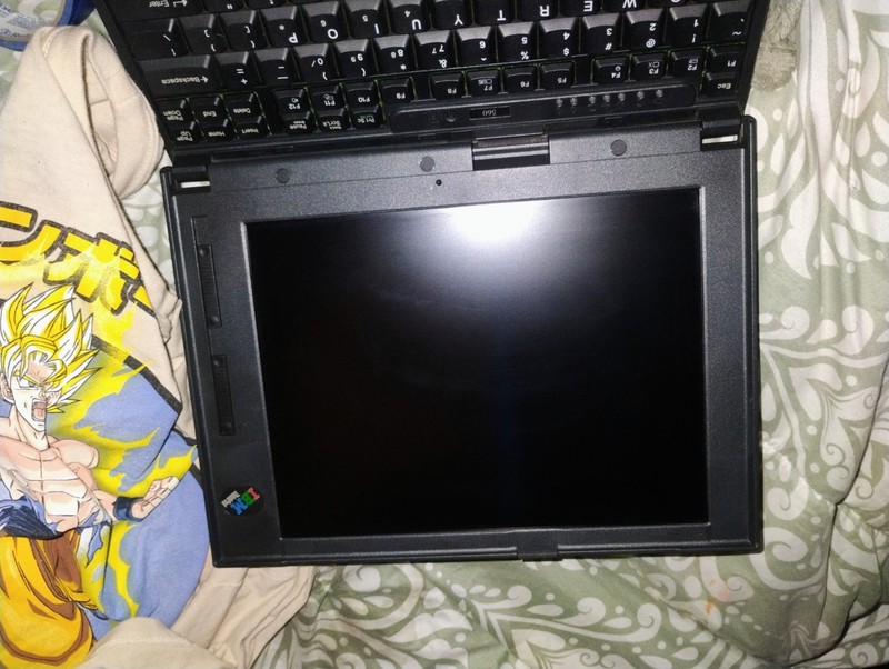 IBM ThinkPad 560 12.1" Pentium 133MHz 16MB 1.3GB HDD TrackPoint AC/Batt gallery