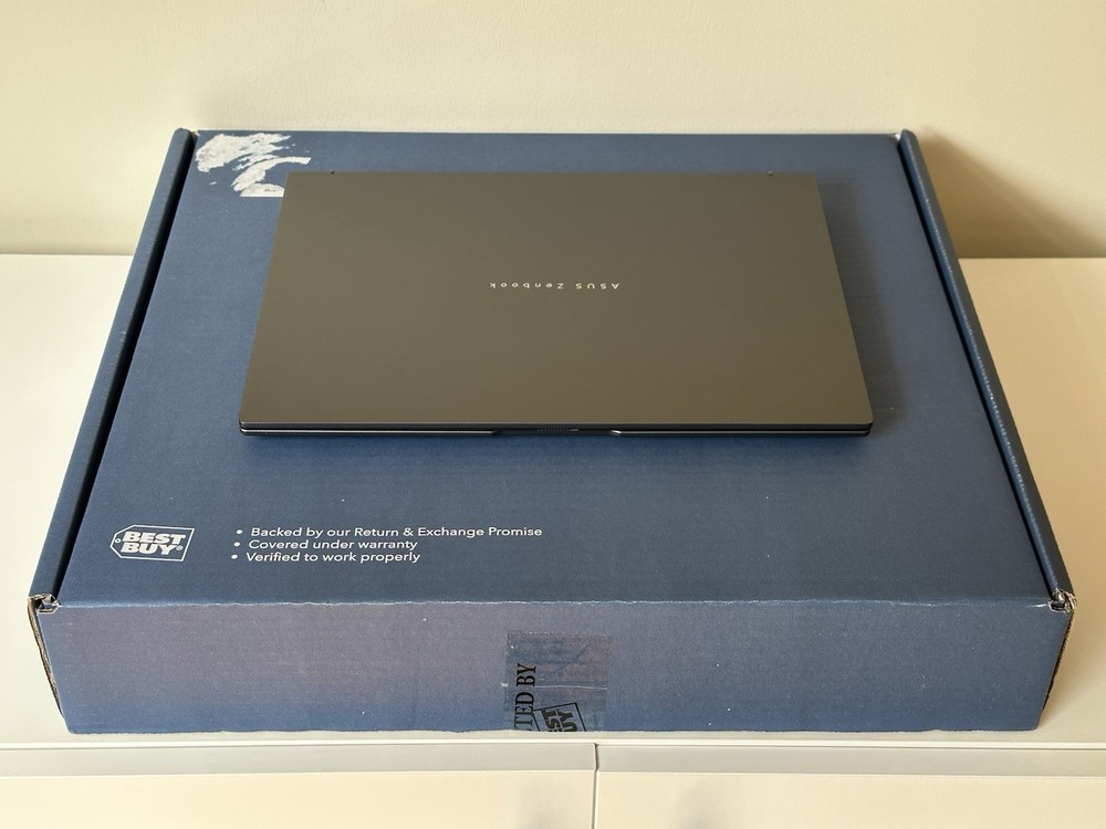 ASUS Zenbook 14 OLED FHD+ Touch Core Ultra 9 285H 32GB 1TB SSD Open Box MINT