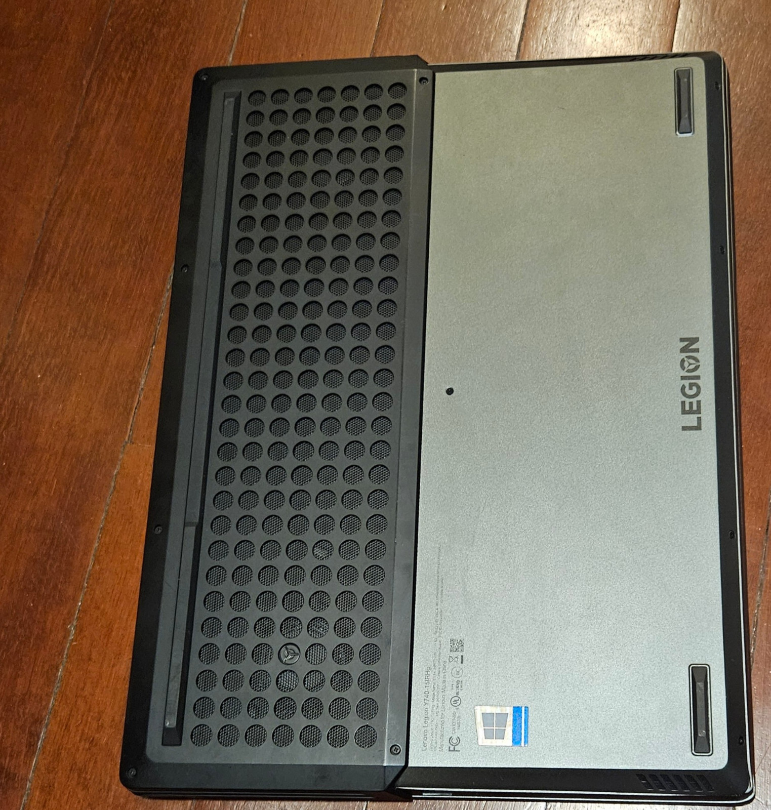 Lenovo Legion Y740-15IRHg 15.6 inch (1TB, Intel Core i7 9th Gen., 2.60GHz, 16GB) gallery