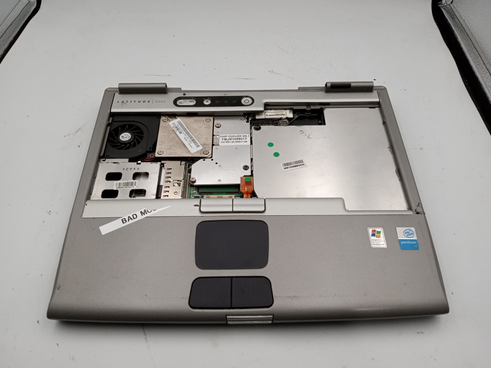 Dell Latitude D600 14" Laptop Intel Pentium - PARTS/REPAIR - BAD TOUCHPAD -RR gallery