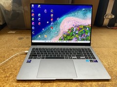 Samsung Galaxy Book5 Pro 16″ 3K OLED Touchscreen Laptop 16GB 1TB INTEL ULTRA 7