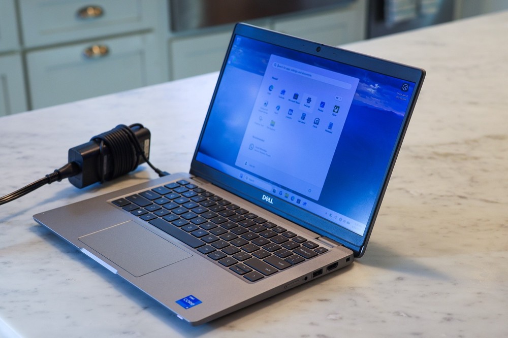 Dell Latitude 5320 I5 256GB SSD 16GB RAM DDR4 Win11Pro 2021 model.