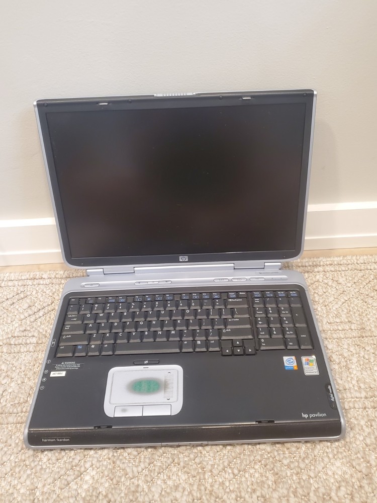 HP Pavilion ZD7000 17in Intel P4 3GHz 512mb 40GB - Powers On - *PARTS OR REPAIR