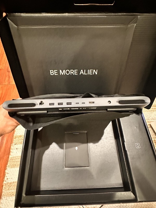 Dell Alienware 18 Area51 Ultra9 32GB 1TB SSD 18" Gaming Laptop NEW gallery