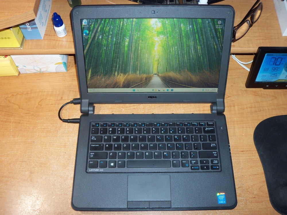 Dell Latitude 3340 Laptop 8GB RAM 500GB HD Windows 11 Pro No AC Ada. No Battery