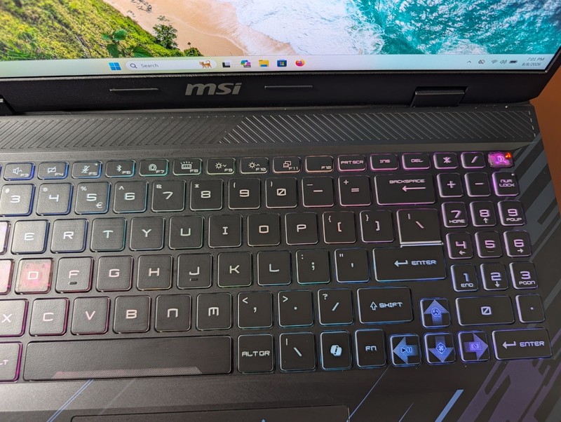 MSI Pulse 16 AI C1V 240Hz QHD+ RTX 4060 Ultra 9 32GB 5600MHz 1TB W11 PRO Gaming gallery