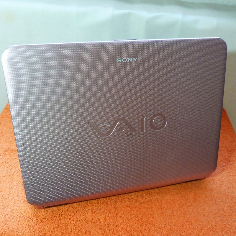 Sony Vaio NS38 ROSE PINK SPECIAL 14" XBLACK l Windows 10 l 4GB RAM DVDRW gallery