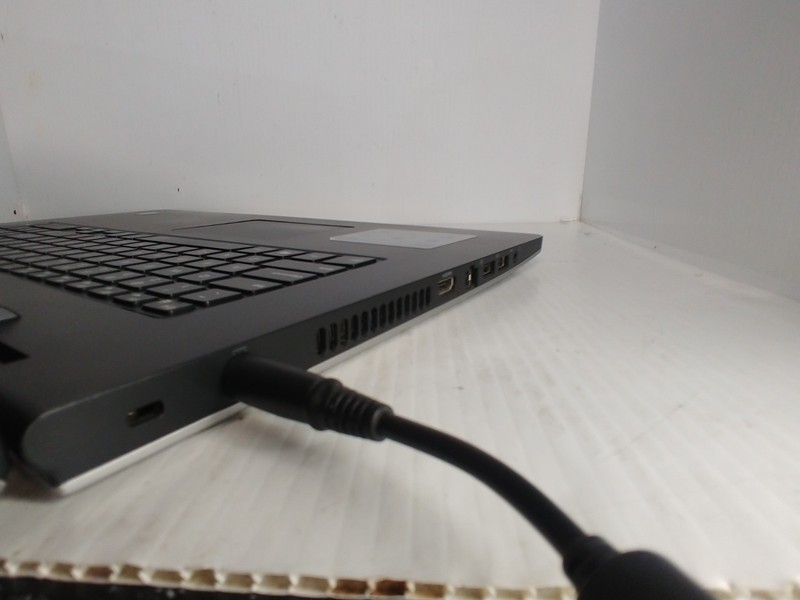 Dell Inspiron 17" 5000 Series Laptop Computer Black Bad Battery 250 HDD 8gb Ram gallery