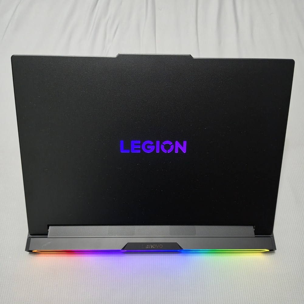 Lenovo Legion Pro 7 Ryzen 9 9955HX3D 32GB 2TB Gen 5 SSD RTX 5080
