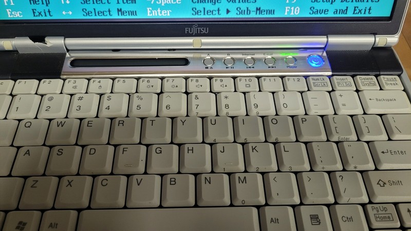 Fujitsu LifeBook S6231 Intel Pentium M 1.60GHz 512MB RAM No HDD gallery
