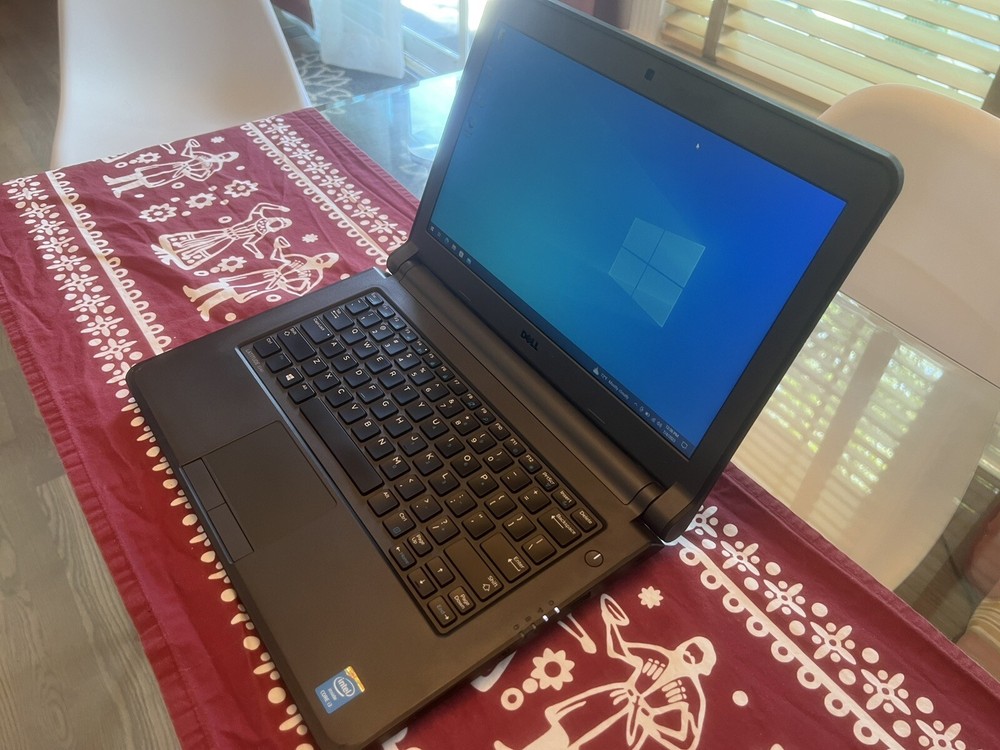 Dell Latitude 3340 13.3" (240GB SSD, Intel Core i3 4th Gen., 1.70 GHz, 8GB)...