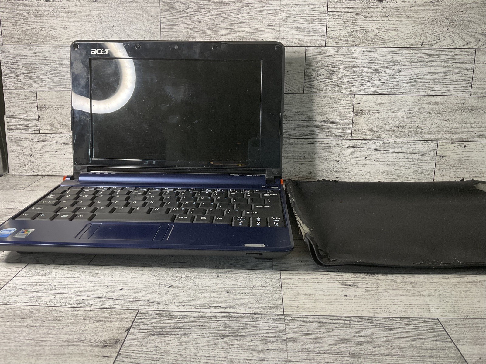 Acer Aspire One ZG5 8.9" Atom 1.6GHz 2GB RAM 128GB SSD gallery
