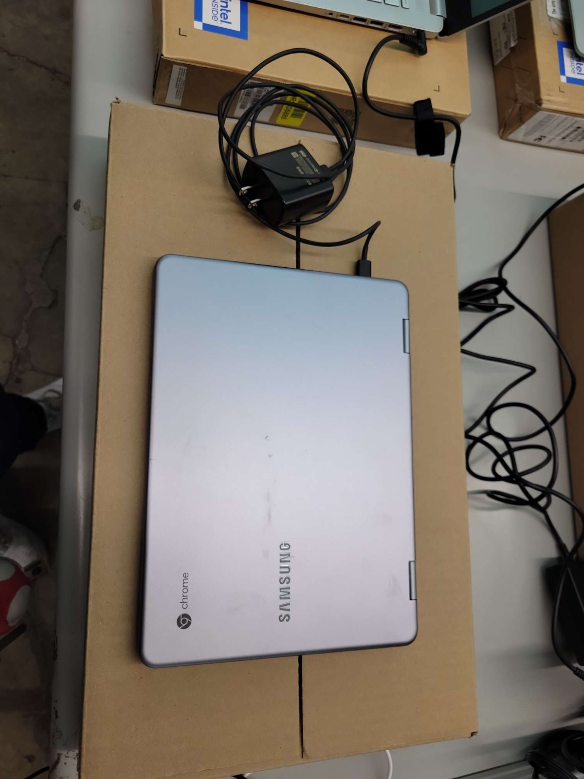 Samsung XE521QAB-M02US 12.2" Touch WUXGA Celeron 3965Y 4GB 64GB SSD Chrome OS gallery