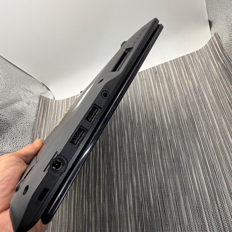 Acer Aspire One 725-0802 11.6" Netbook AMD C60 2GB RAM 320GB HDD Black FOR PARTS gallery