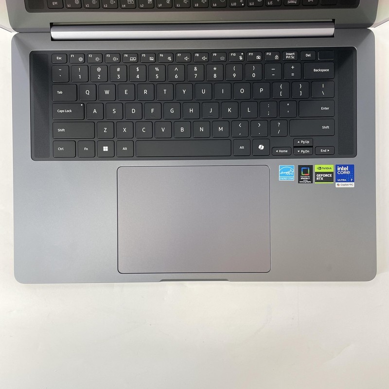 Samsung Galaxy Book6 Ultra 16 TOUCH 1.9GHz Ultra 7 356H 32GB 1TB SSD RTX 5070 gallery