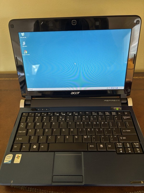 Acer Aspire One 10.1" Netbook 1GB / 120GB Navy Blue with Padded Carry Case gallery